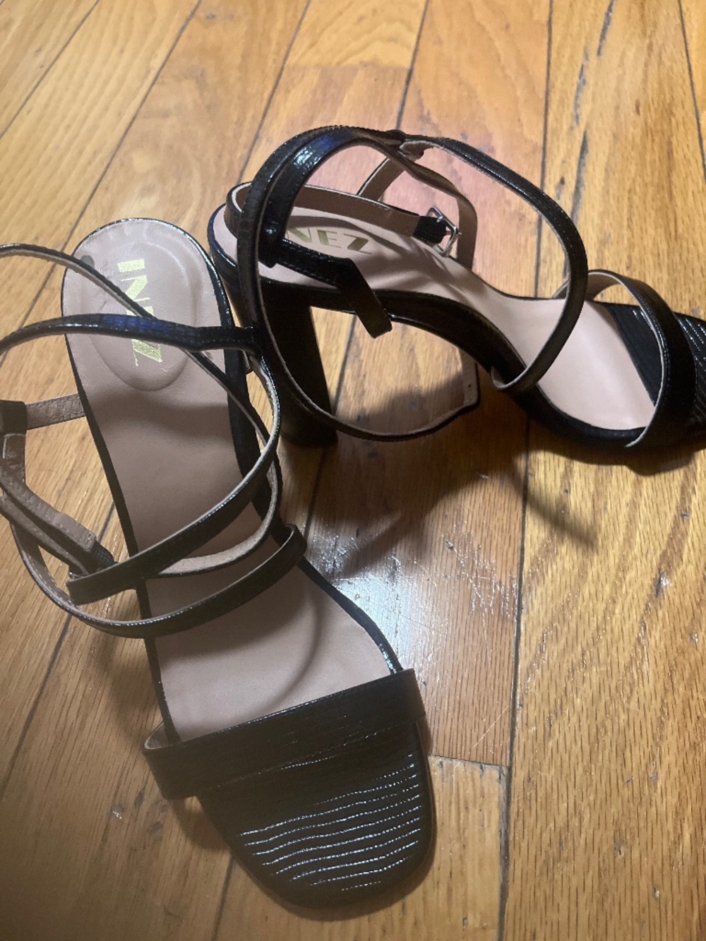 Sandles - Picture 1 of 1